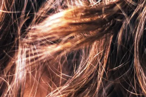 Cara Mengatasi Rambut Becabang dengan Mudah Tanpe ke Salon Kecantikan
