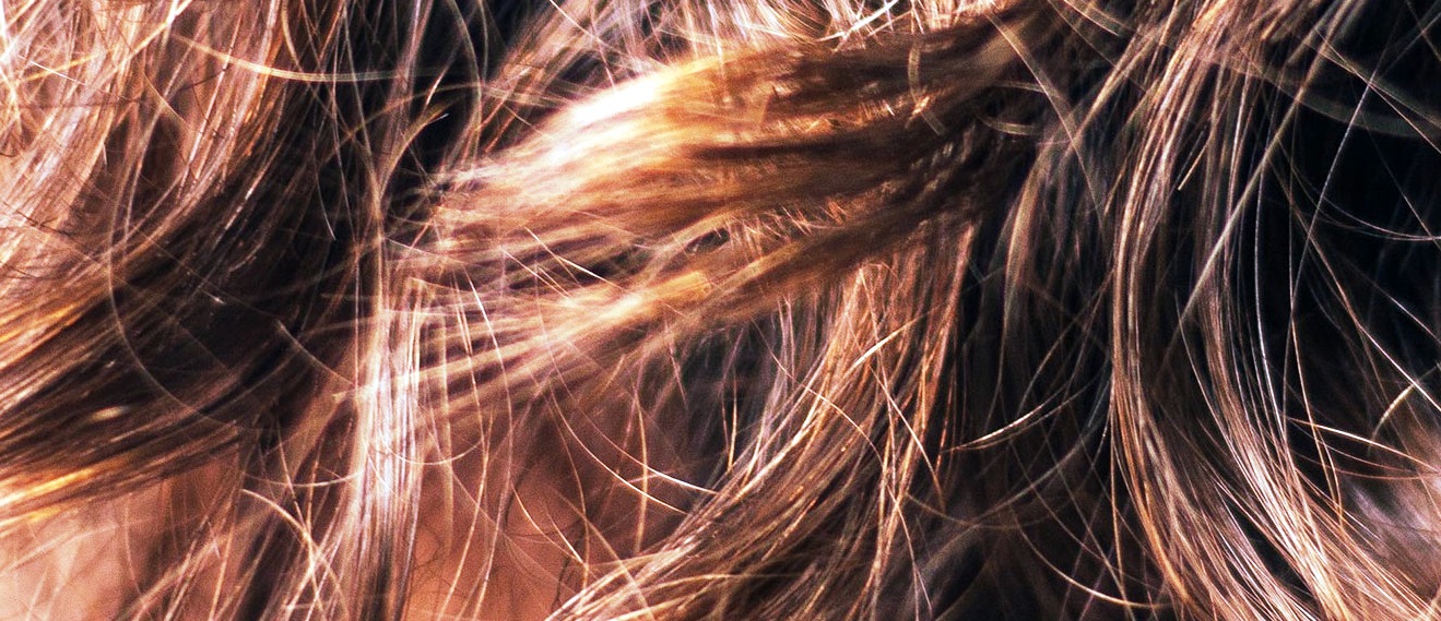 6 Cara Mengatasi Rambut Becabang dengan Mudah Tanpe ke Salon Kecantikan
