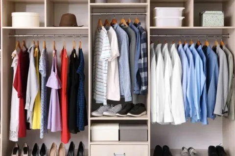 Ketahui Jenis Pakaian yang Perlu Ada di Gantungan Baju