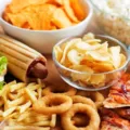 Jenis Makanan Pemicu Perut Buncit yang Harus Dihindari