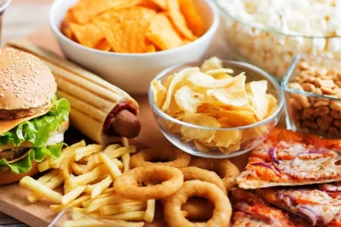 Jenis Makanan Pemicu Perut Buncit yang Harus Dihindari