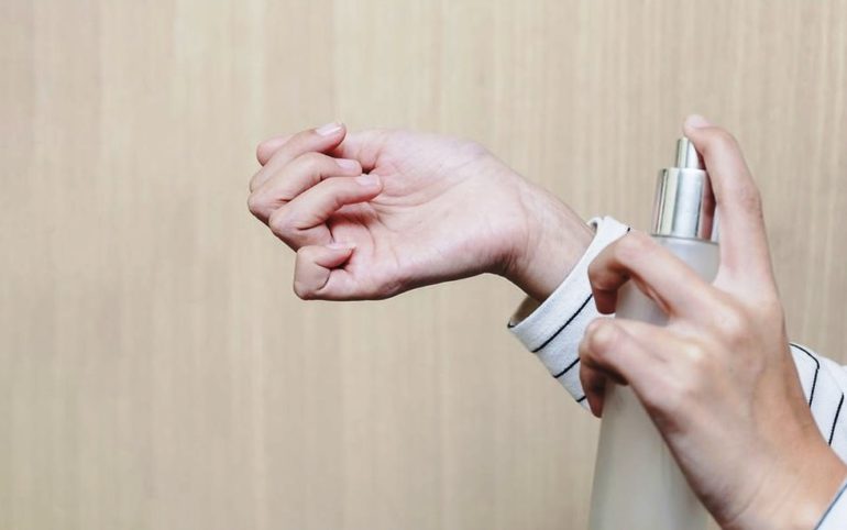 Tips Memakai dan Memilih Parfum Wanita agar Wanginya Tahan Lama