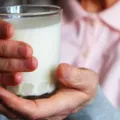 Kandungan Susu Orang Dewasa untuk Mencukupi Kebutuhan Nutisinya