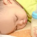 Ketahui Tanda Tanda Bayi Anda Alergi Susu Sapi dan Cara Mencegahnya