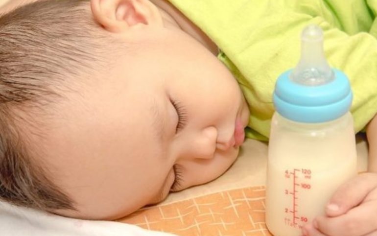 Ketahui Tanda Tanda Bayi Anda Alergi Susu Sapi dan Cara Mencegahnya