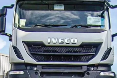 IVECO Truk Alat Berat untuk Transportasi Pertambangan