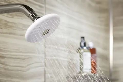 Alasan Mengapa Kamar Mandi Minimalis Sebaiknya Menggunakan Shower