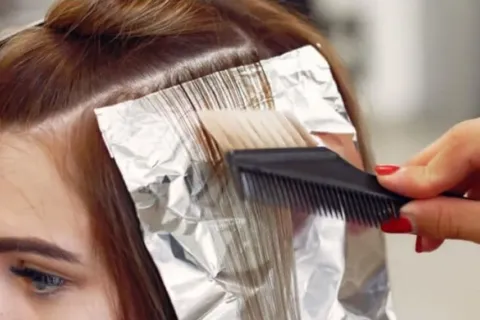 Tips Mewarnai Rambut bagi Anda yang Tidak Ingin Semir Bleaching