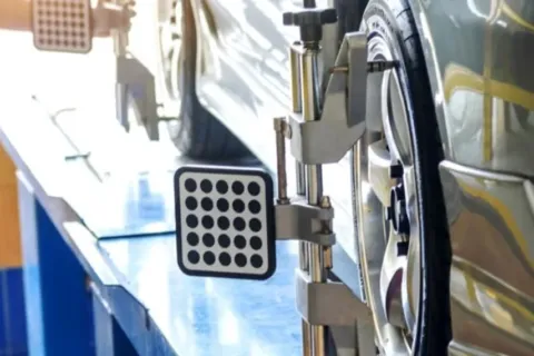 Kapan Mobil Butuh Spooring dan Balancing di Bengkel