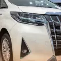 Mengintip Harga Mobil Alphard MPV Premium Super Mewah