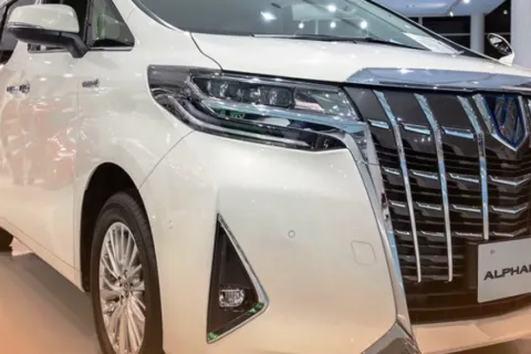 Mengintip Harga Mobil Alphard MPV Premium Super Mewah