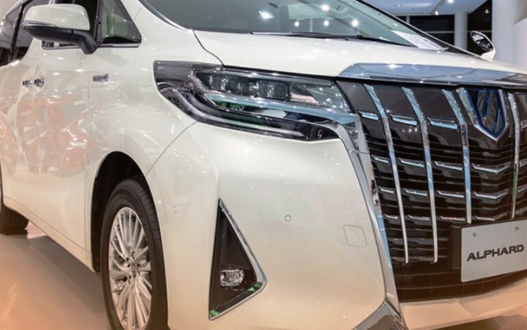 Mengintip Harga Mobil Alphard MPV Premium Super Mewah