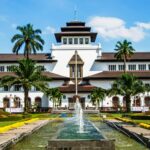 7 Lokasi Wisata di Bandung dengan Arsitektur Zaman Old, Masih Keren Buat Foto!
