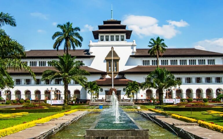 Lokasi Wisata di Bandung dengan Arsitektur Zaman Old, Masih Keren Buat Foto