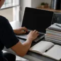 Tips Memilih Laptop Untuk Mahasiswa Terbaik Sesuai Kebutuhan Kuliah