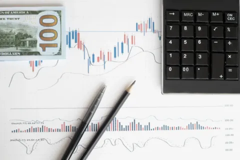 Panduan cara menyusun rencana keuangan usaha untuk menjaga arus kas bisnis