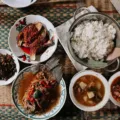 Sajian hidangan tradisional khas Indonesia dalam panduan wisata kuliner nusantara