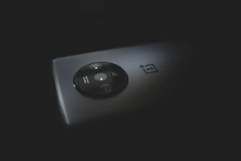 Pilihan HP kamera terbaik dengan lensa canggih untuk fotografi seluler profesional