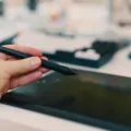 Rekomendasi tablet untuk desain grafis dengan stylus presisi tinggi