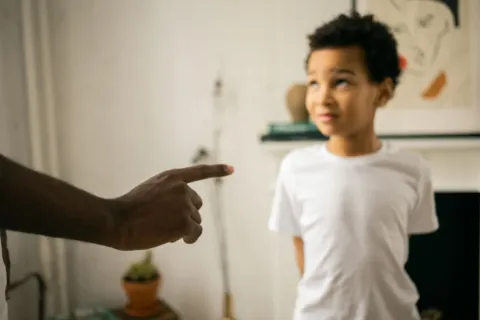 Tips mendisiplinkan anak tanpa kekerasan melalui pola pengasuhan positif di rumah