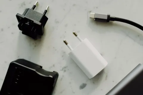 Rekomendasi charger cepat aman berteknologi GaN untuk smartphone