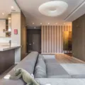 Tips memilih wallpaper dinding rumah dengan motif minimalis untuk interior ruangan estetik
