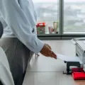 Rekomendasi printer untuk usaha kecil di atas meja kerja toko